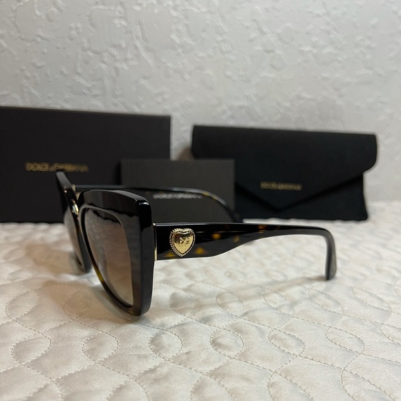 ❌SOLD❌ Dolce & Gabbana Sunglasses - Picture 3 of 4